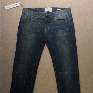 *** BRAND NEW. NEVER WORN. TAGS STILL ATTACHED.